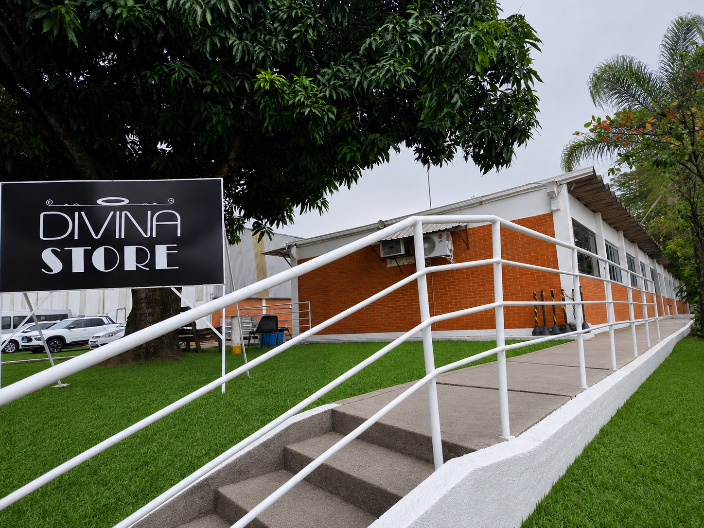 Centro de Distribuição Divina Store — fachada